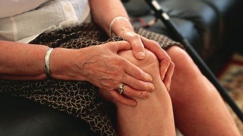 Băutura care îţi întăreşte genunchii, reconstruieşte cartilajul și ligamentele 
