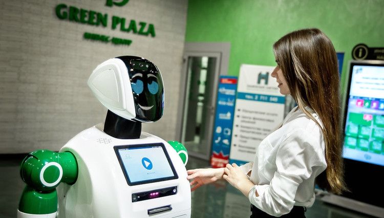 Eșec jenant al propagandei ruse. Un ”super-robot” s-a dovedit a fi un om costumat