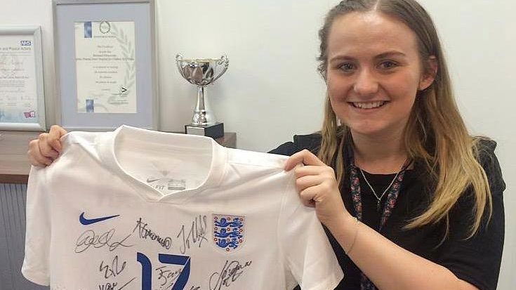 O femeie de 25 de ani a violat o fetiță de 12 ani