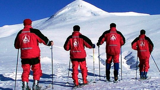 Risc de producere a avalanşelor în Făgăraş şi Bucegi. ALERTA meteorologilor,aproape de limita maximă