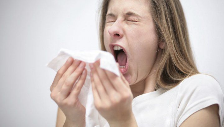 Cum diferențiem viroza de gripă și COVID - principalele SIMPTOME. Când trebuie să mergi la medic