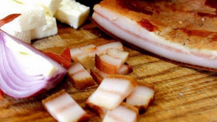 Ce se întâmplă după ce mâncăm slănină cu ceapă. Ce au constatat nutriţioniştii