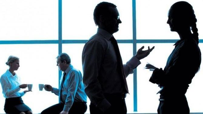 STUDIU. Românii se întâlnesc tot mai rar cu vecinii și prietenii