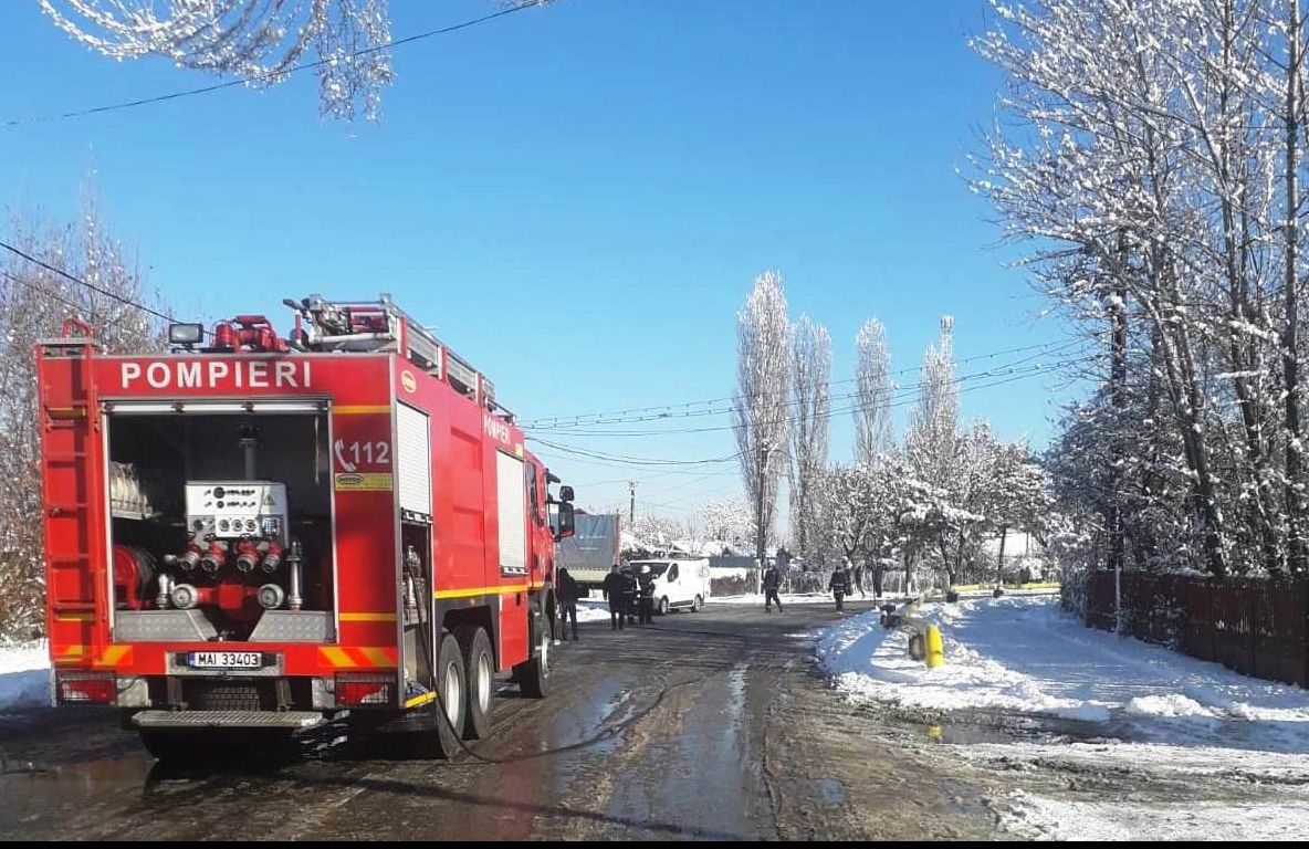 Alertă la Titu, după ce un șofer de TIR a lovit o conductă de gaze
