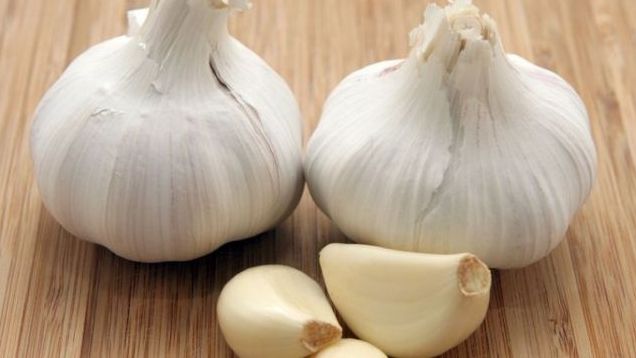 A mâncat usturoi cu miere pe stomacul gol, timp de 7 zile. Efectul, miraculos