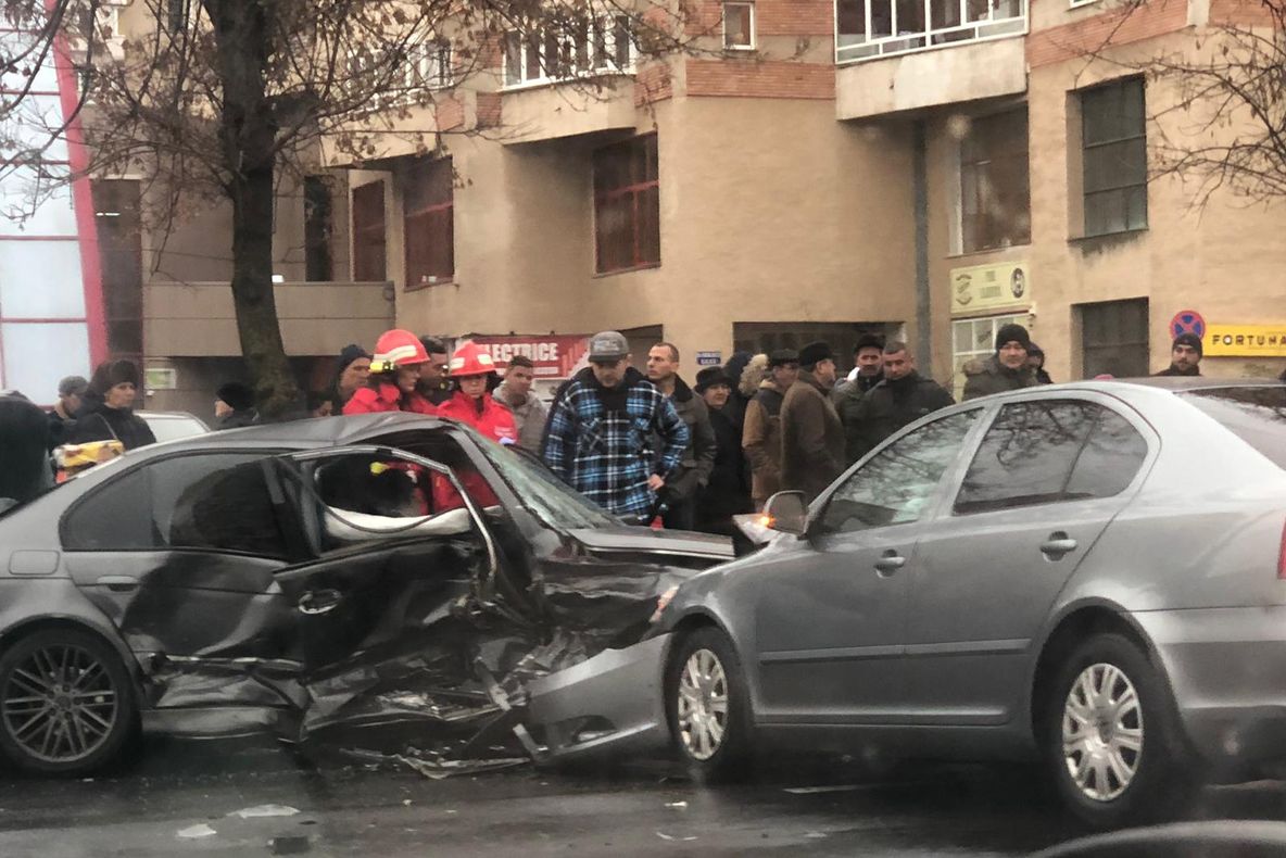 Tragedie în Brașov. Impact frontal soldat cu 6 victime 