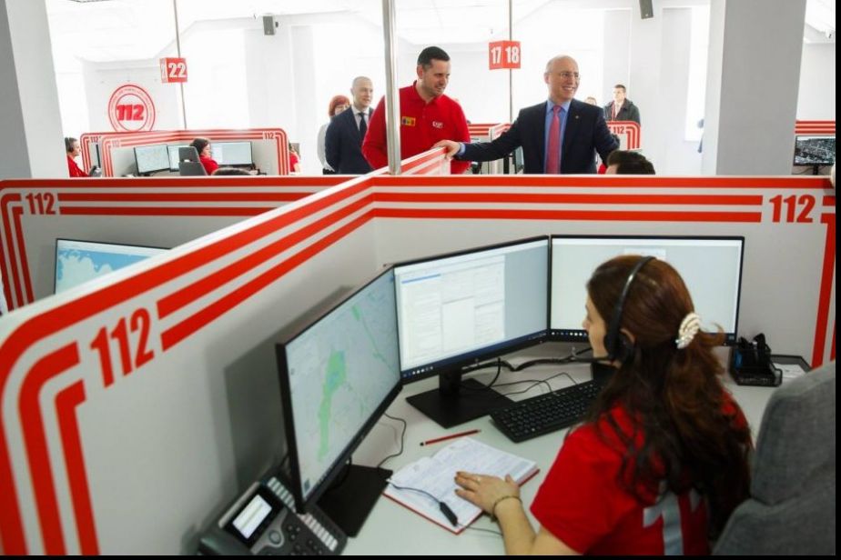 Un covăsnean a sunat la ,,112'' pentru că era atacat… cu bulgări de zăpadă