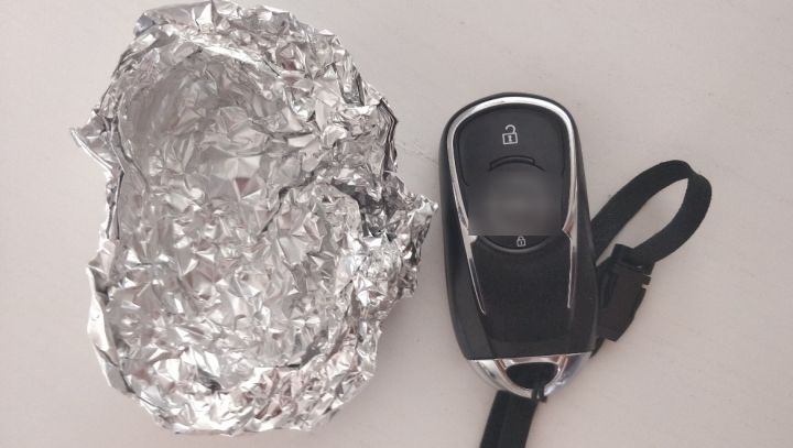 Un agent FBI a explicat de ce înfășoară cheile de la mașină în folie de aluminiu. Veți face la fel!