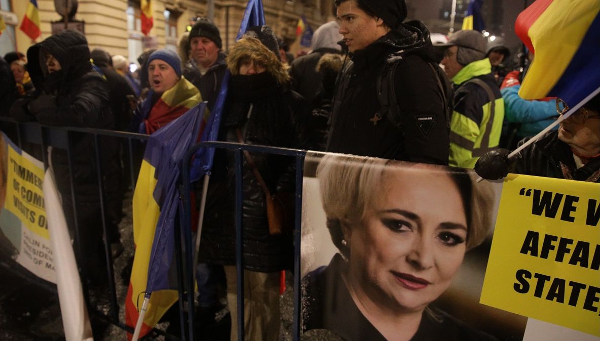 Protest anti-PSD în fața Ateneului Român: "Vrem Europa, nu dictatură"