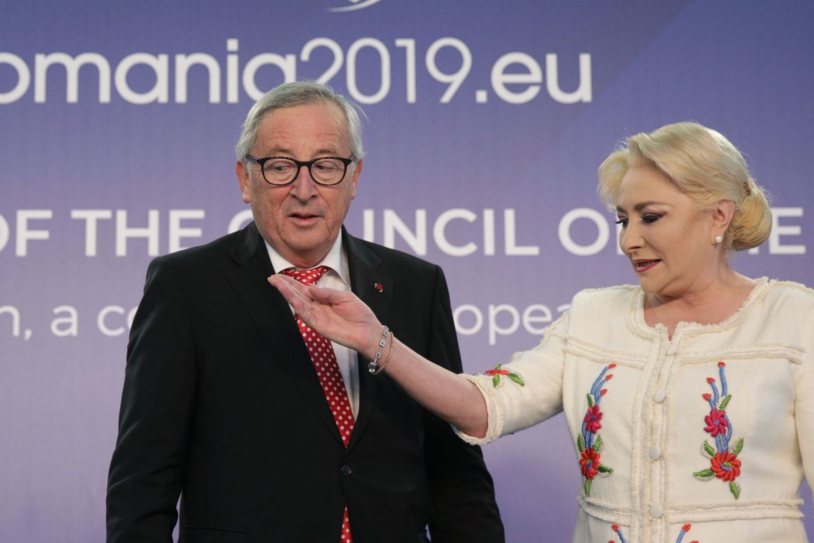 Întâlnire între Juncker şi Dăncilă, la Guvern. Cum l-a întâmpinat premierul