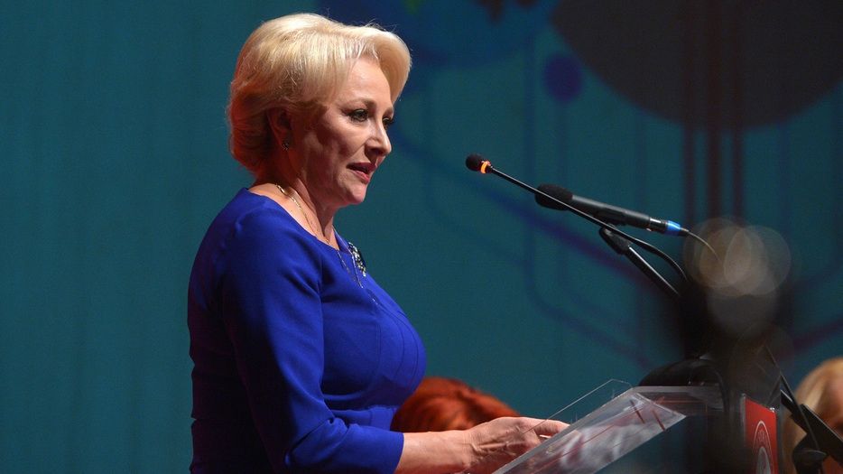 Dăncilă a inventat un cuvânt și a promis ”combaterea Holocaustului”, într-un discurs la Bruxelles