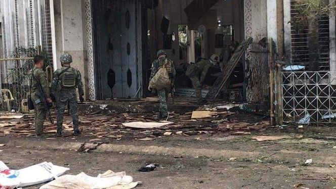 Atentat într-o catedrală din Filipine: 27 de morţi, zeci de răniți 