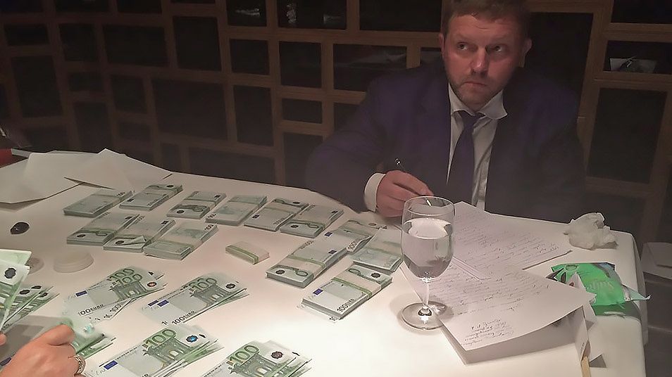 Rusia adoptă un nou concept, ”mita inevitabilă”, pentru a-i apăra pe oficialii corupți