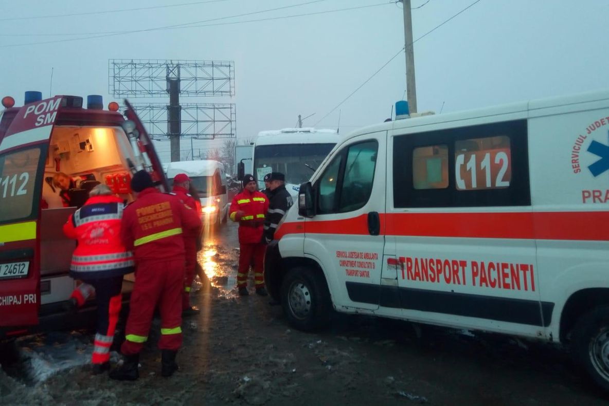 Accident grav pe DN1, la Comarnic. 15 persoane implicate, inclusiv copii