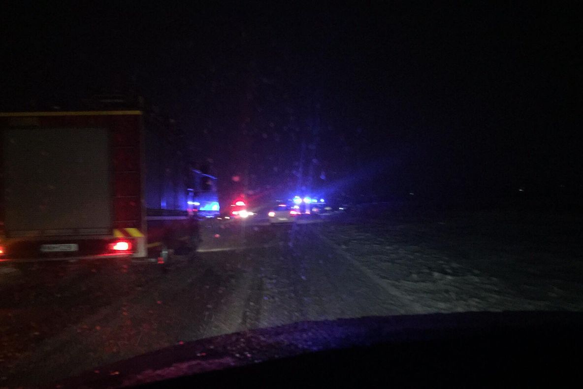 Autobuz cu 40 de călători, accident grav pe DN1. Un bărbat a murit