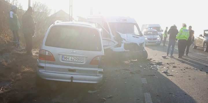 Accident cumplit la Filiași: 6 victime, două mașini făcute praf