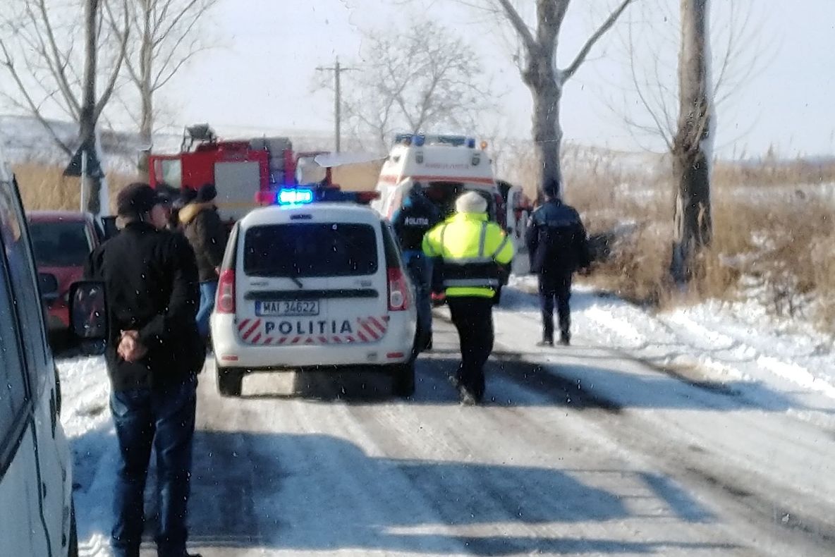 Accident grav în Tulcea. Două victime. S-a cerut intervenția elicopterului SMURD