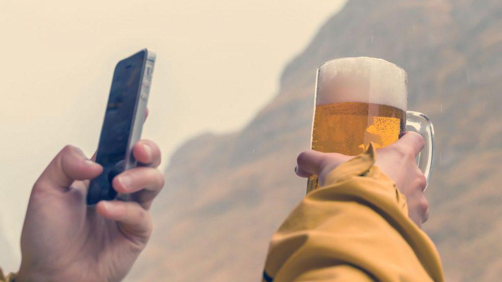 Aplicaţia cu care poţi afla timpul în care dispare alcoolul din sânge. Chiar este REALĂ 