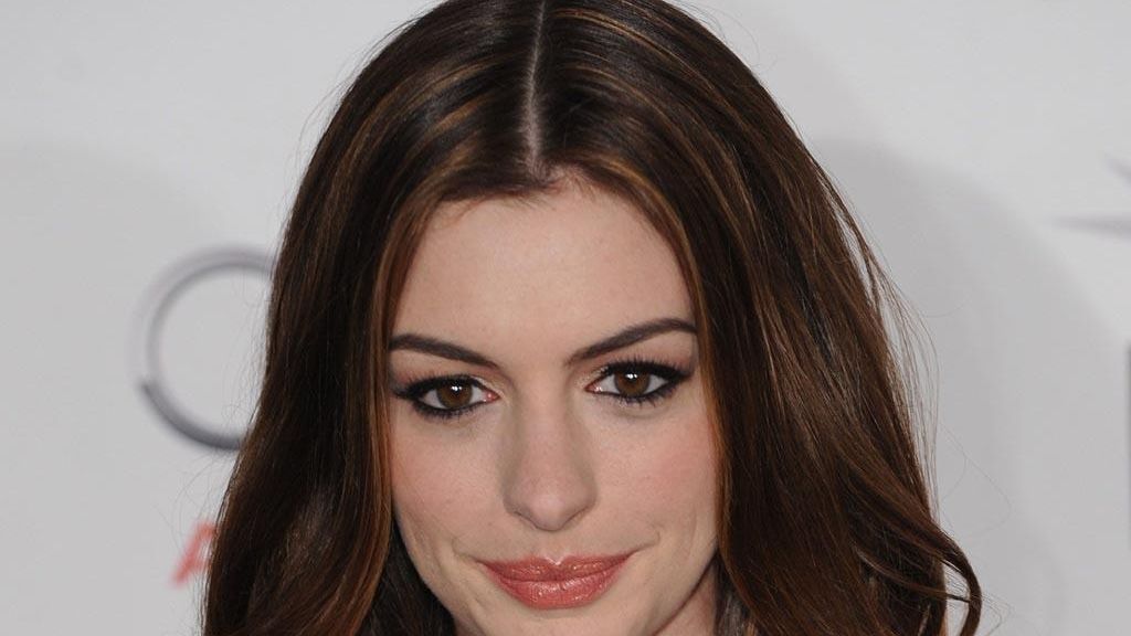 Anne Hathaway se lasă pentru următorii 18 ani