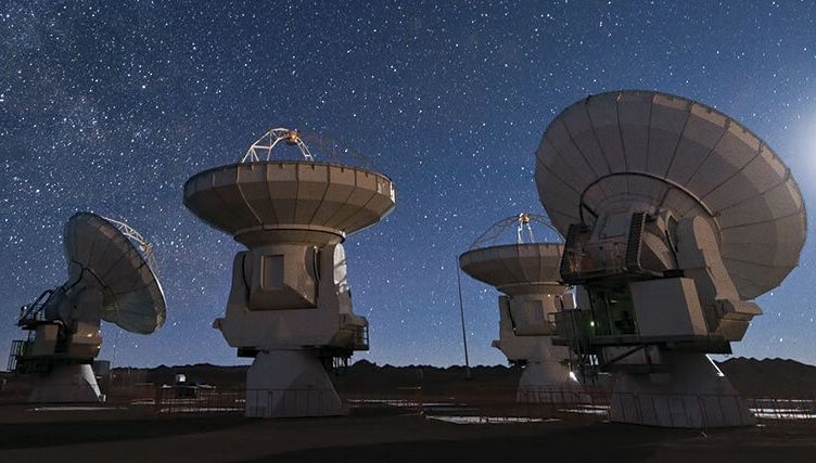 Semnale radio misterioase dintr-o altă galaxie