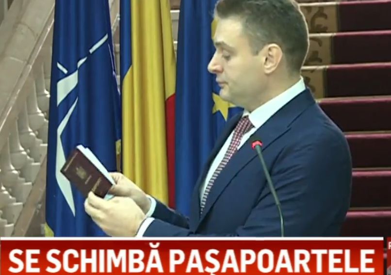 Așa arată noile pașapoarte. Imagini inedite pe documentele noi