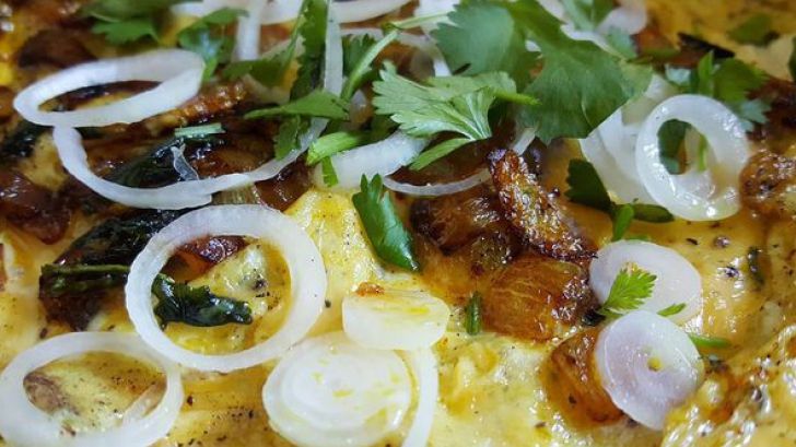 Așa prepari cea mai gustoasă omletă țărănească. Acestea sunt ingredientele care o fac atât de bună!