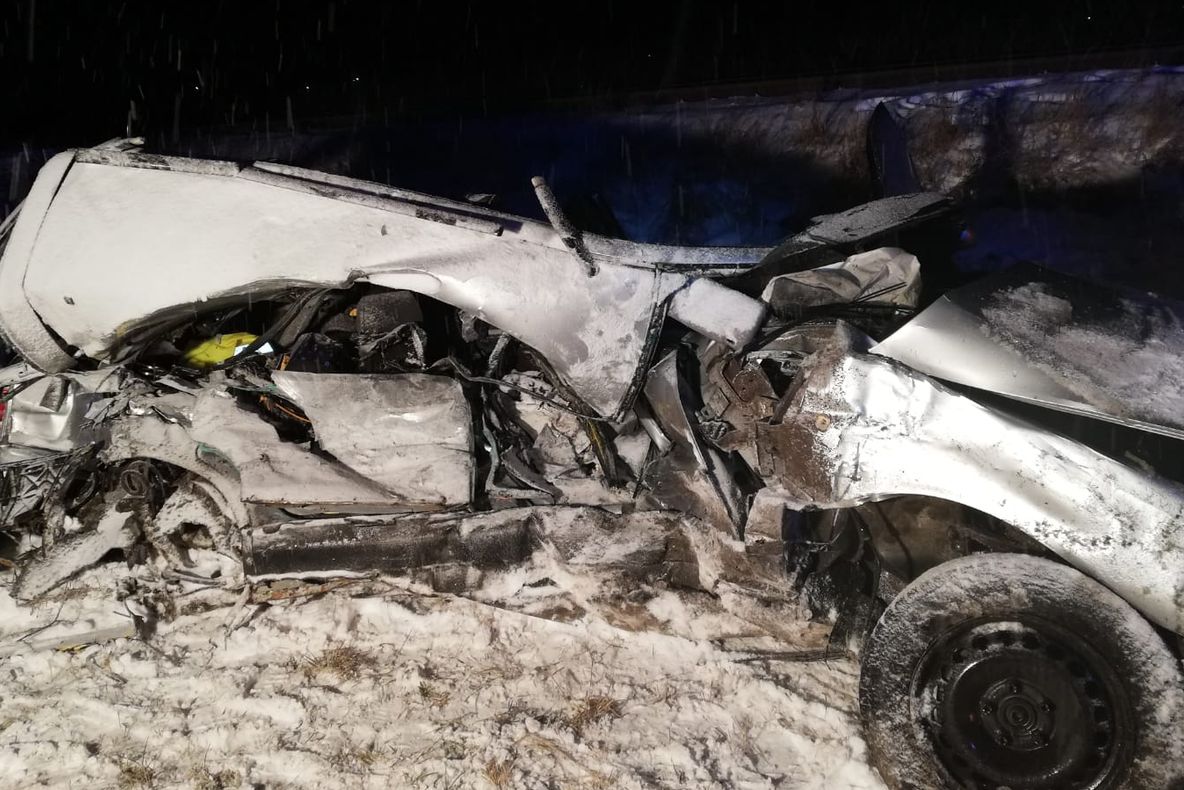 Accident groaznic în Brașov. Autobuz cu 40 de persoane, implicat. Un mort