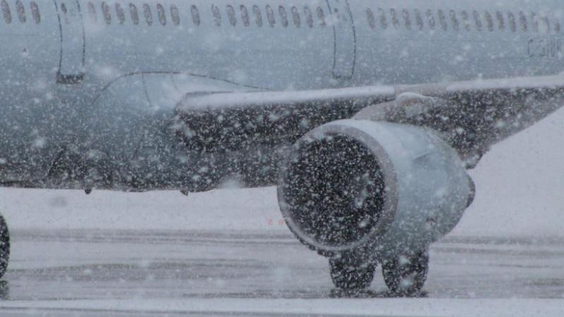 Primul aeroport închis. Iarna lovește cu putere  România 