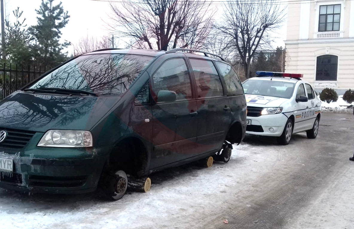 Un bârlădean care a vrut să-și ducă copilul la școală a găsit mașina fără roți!