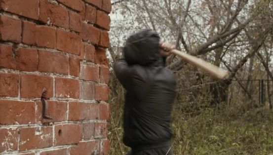 INCIDENT ŞOCANT în Irlanda de Nord: 5 români au fost bătuţi sălbăticie, în propria casă, cu bâtele