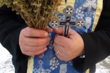 Un preot recunoaște câți bani câștigă de Bobotează: "Am făcut 3.500 de euro"