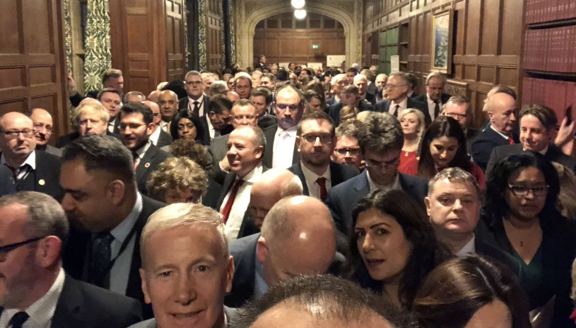 Parlamentul de la Londra A RESPINS acordul pentru Brexit cu UE!Ce se întâmplă acum cu Marea Britanie