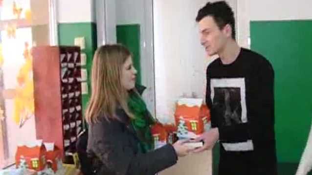 Realitatea TV a împărțit daruri persoanelor cu deficiențe de auz