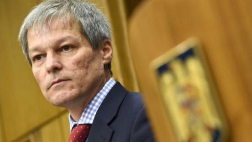 Un fost senator suține că Cioloș are adeziune semnată la PSD