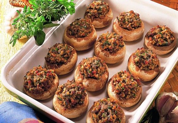 Ciuperci umplute cu legume şi brânză – o reţetă delicioasă