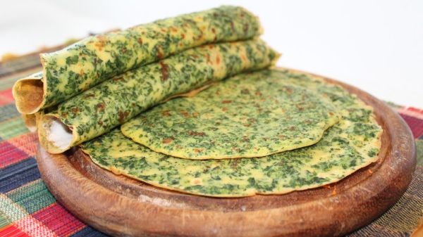 Reţetă inedită de mic dejun: clătite cu spanac. Cum să le prepari rapid şi uşor