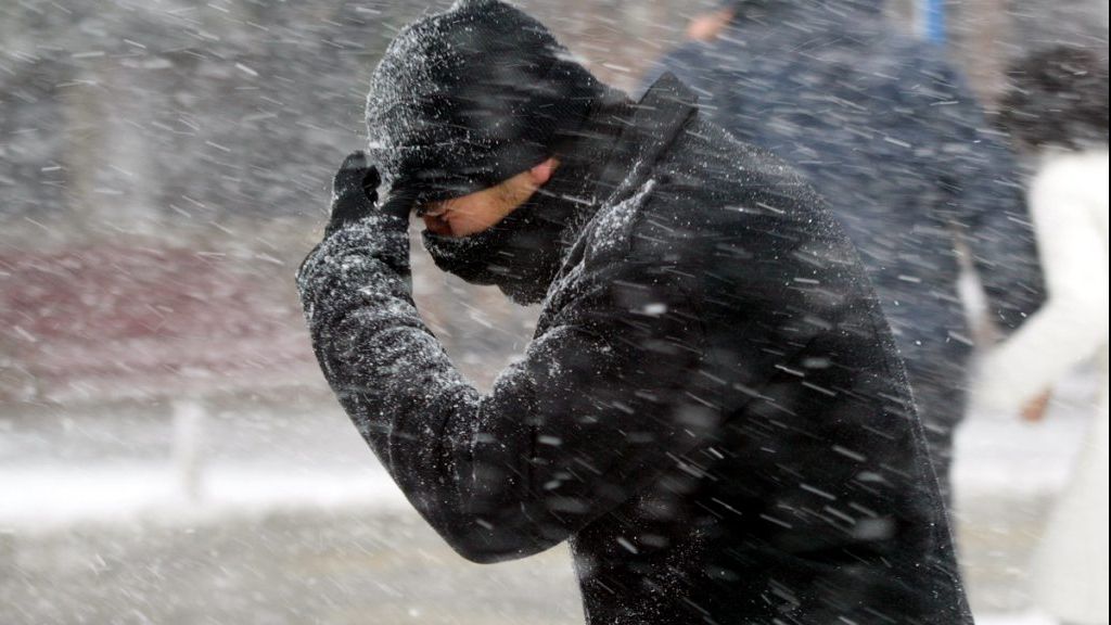 COD PORTOCALIU de vreme rea timp de 6 ore. Județele unde viscolul rupe tot