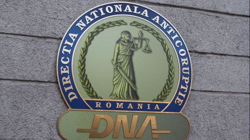 Ofiţer din Poliţia Capitalei, trimis în judecată de DNA pentru luare de mită
