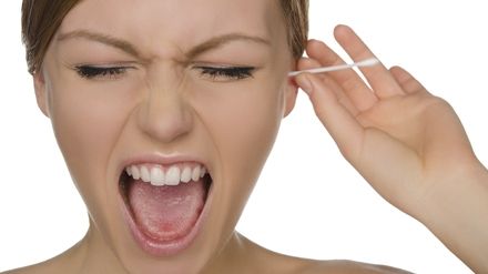 Cât de periculoase pot fi dopurile de ceara din ureche?