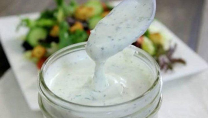 Dressing fără calorii pentru salată, gata în 3 minute
