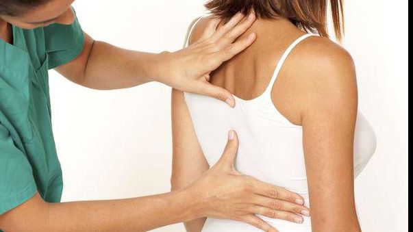 De ce te doare spatele îngrozitor? Ce trebuie să NU mai faci niciodată 