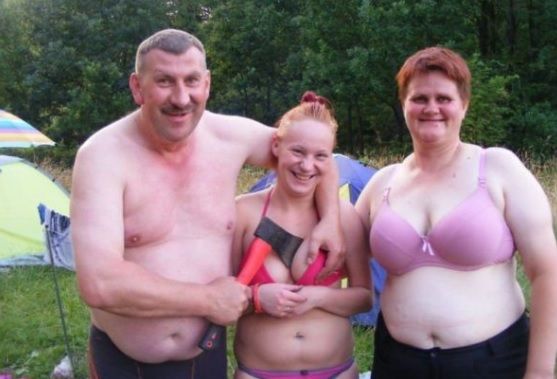 Niciun părinte nu ar trebui să vadă aceste POZE! Când relaţia tată-fiică depăşeşte firescul