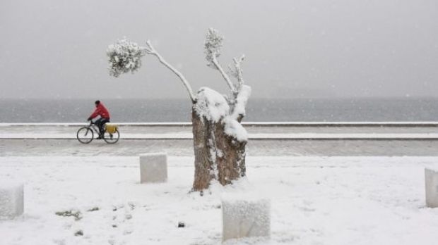 Atenționare de călătorie în Grecia: ninsori, furtuni și rafale puternice de vânt. Zonele afectate