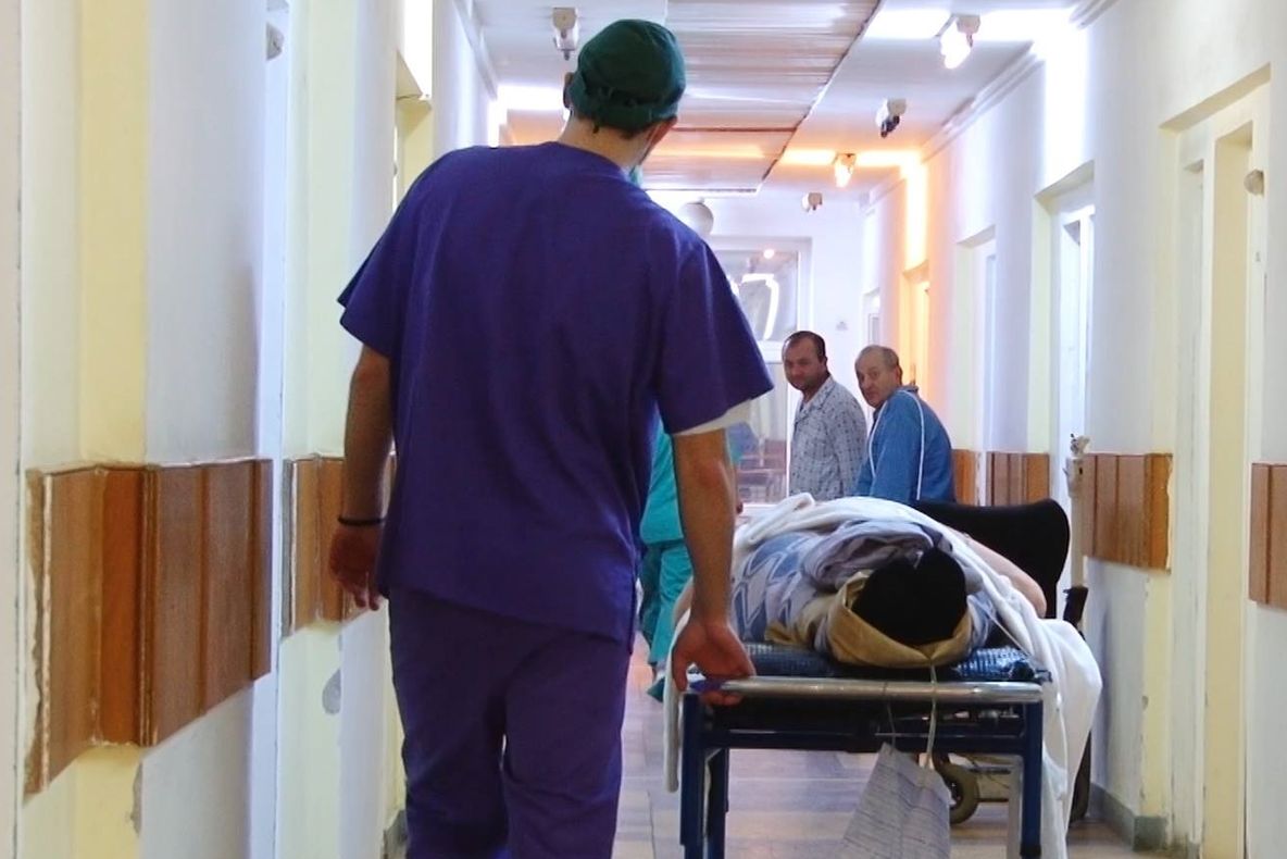 Gripa porcină mai a mai făcut o victimă: Un bărbat din Galaţi a murit