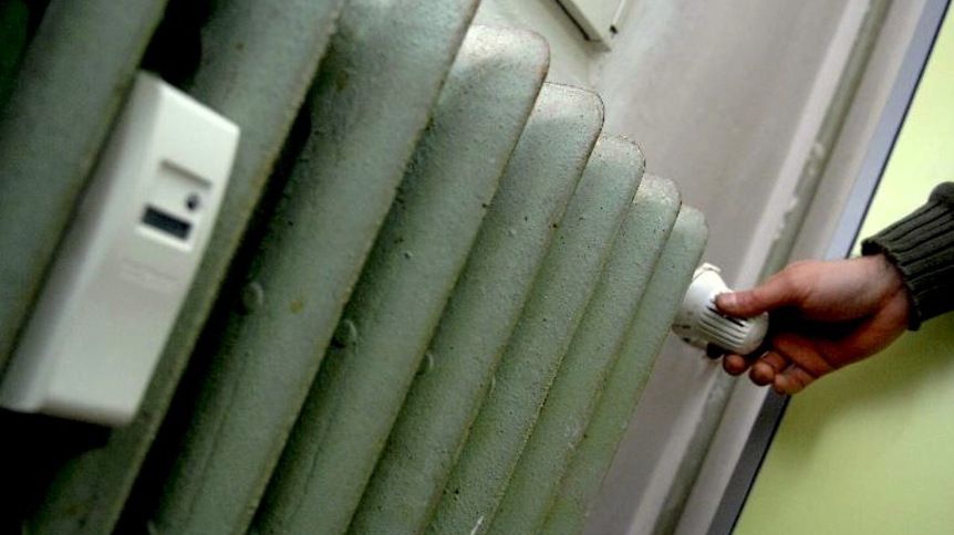 Românii care stau la bloc au scăpat, timp de un an, de REPARTITOARELE de căldură