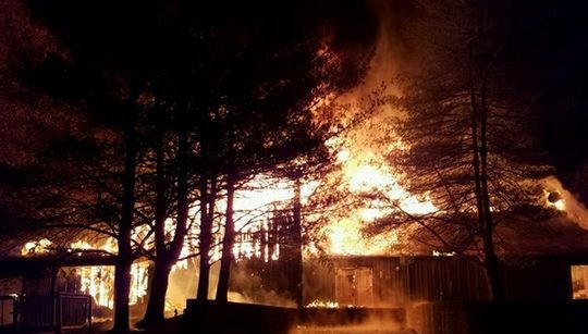 Incendiu violent, la un atelier de tâmplărie din Prahova