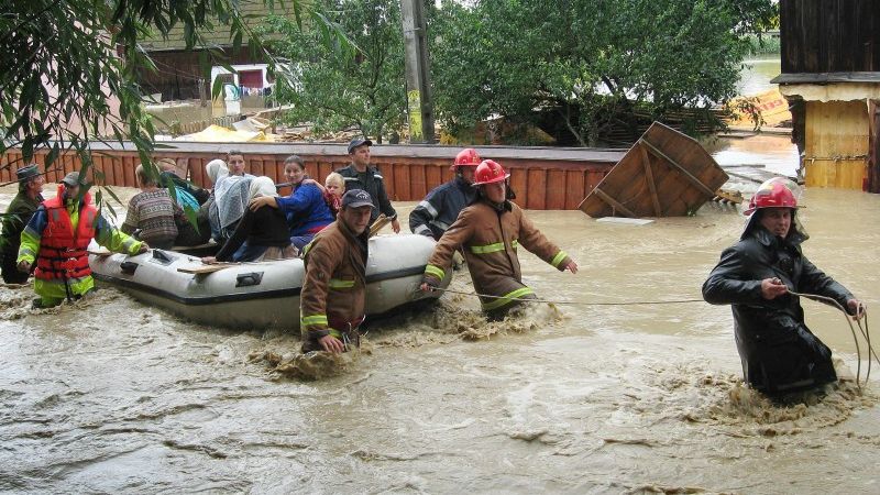 Cod galben de inundaţii pe râuri din opt judeţe, până joi