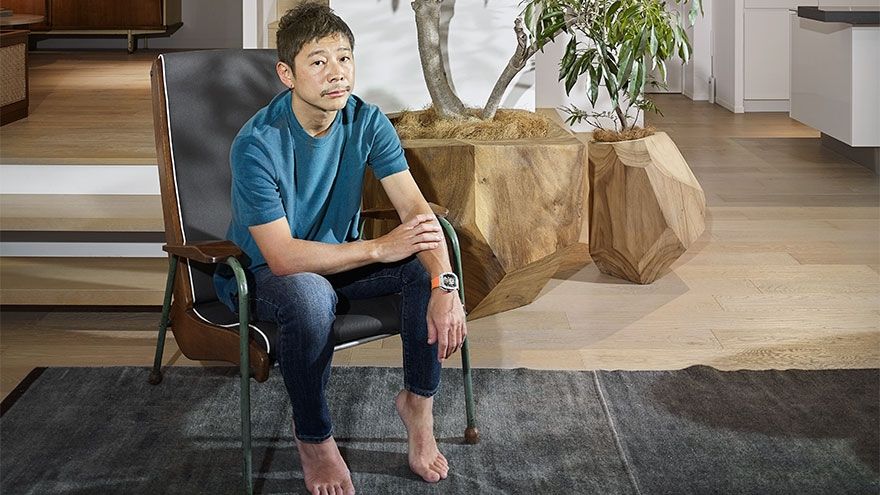 Un miliardar japonez a doborât un record mondial. Fanii său au înroșit telefoanele