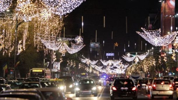 Răspunsul PMB la solicitarea realitatea.net: când se demontează iluminatul ornamental din București