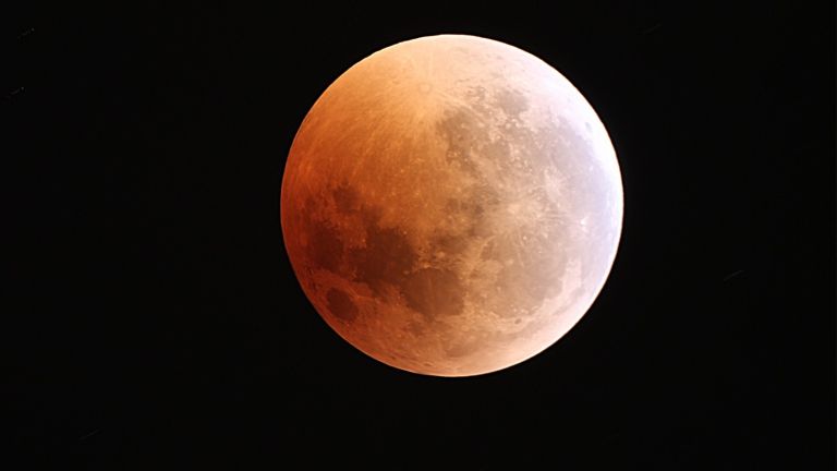 Super luna sângerie, fenomenul care apare pe cer în curând 